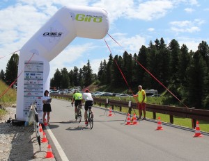 Arrivo_Passo_Erbe_2_Ziel_Würzjoch_GDD_26_07_2022_Credits_hkMedia.JPG