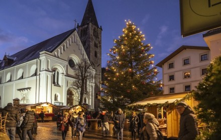 Kirchplatz-Piazza_Chiesa_Credits_Rier